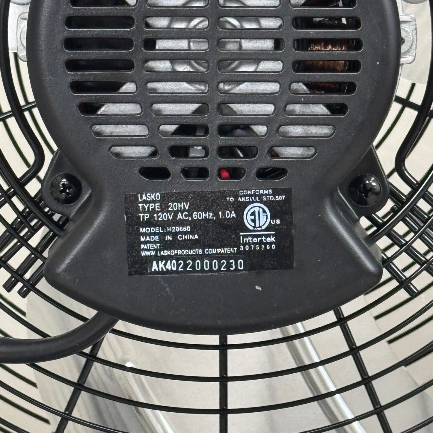 LASKO High Velocity Commercial Floor or Wall-mount Fan w/Remote 20" Black H20660