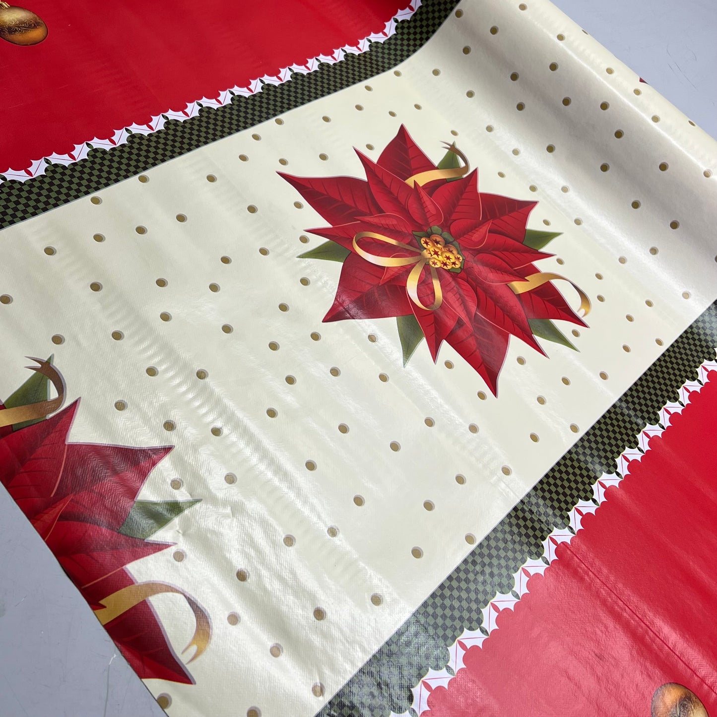 Christmas Poinsettia/Ornaments Pattern Vinyl Table Cloth 20 Yds/60' Red/Green