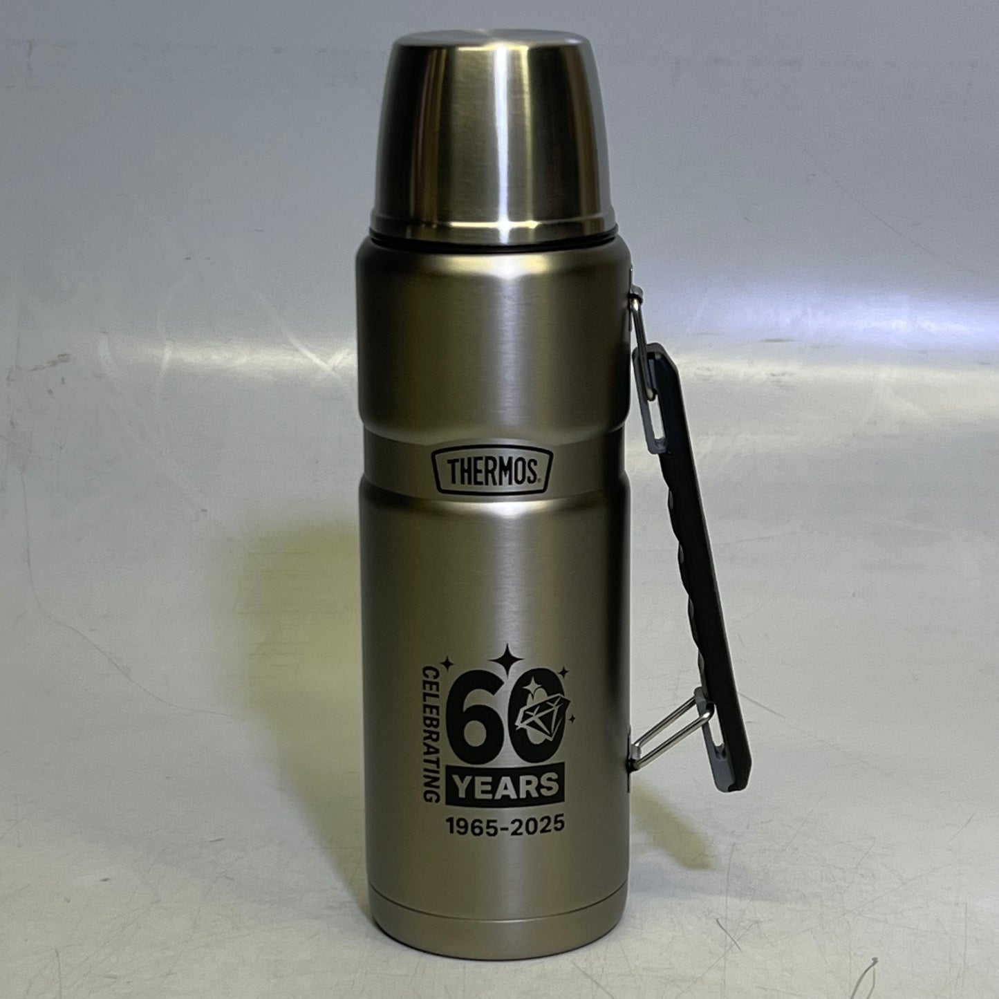 THERMOS Stainless Steel Vacuum Insulated Beverage Bottle 40 oz. SK2010MSTRI4