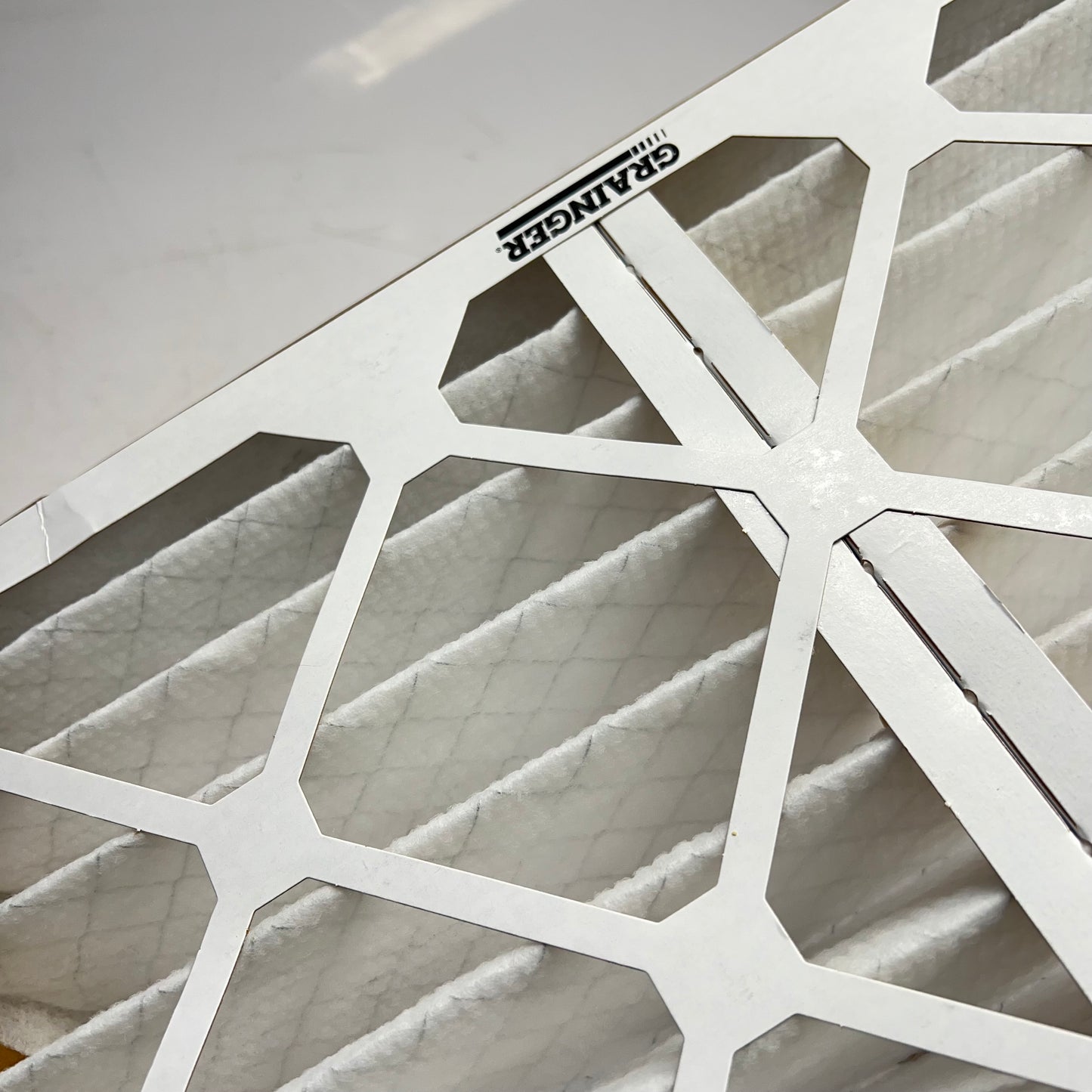 ZA@ GRAINGER  (6 PACK) Merv 7 Pleat Captures 75-80% of Partials 16X20X4 White 5W516