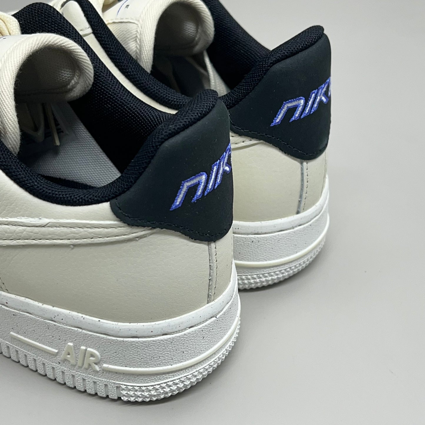 NIKE Air Force 1 07' LX Leather Sz Women's 7 Sail/Coconut Milk-Black DZ2708 101