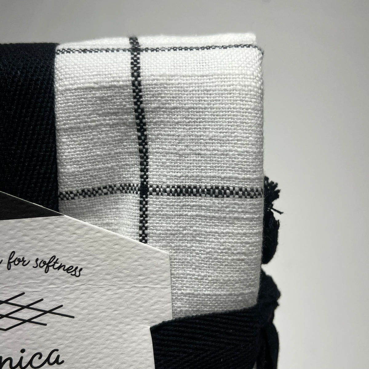 DANICA HEIRLOOM (2 PACK, 2 EACH) Vintage Wash Towels Pre-Washed White/Black