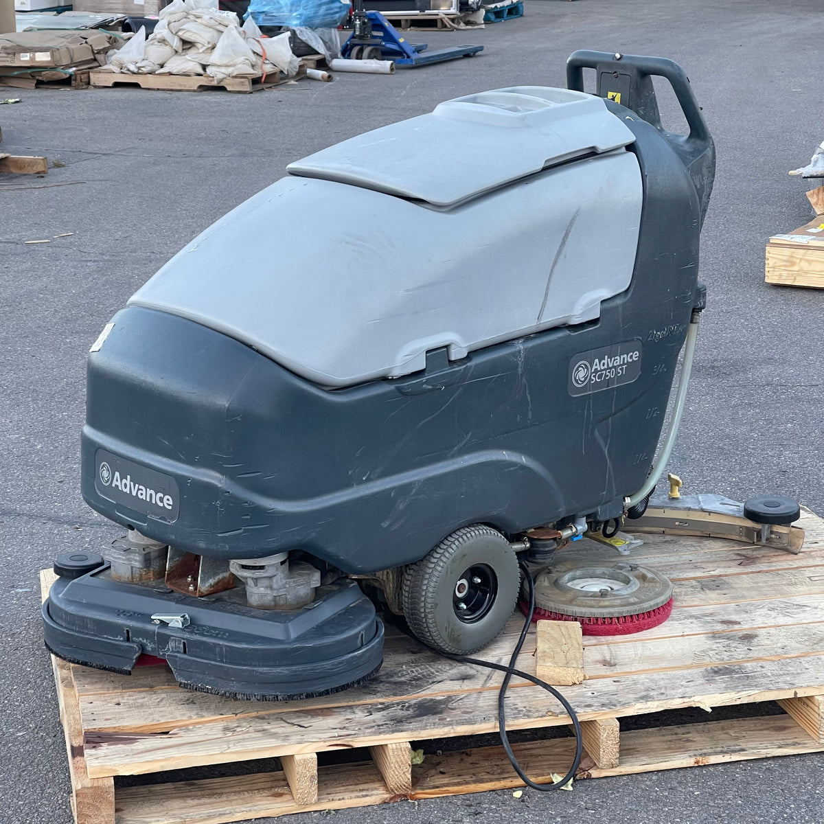 ADVANCE Walk-Behind Commercial Floor Scrubber SC750