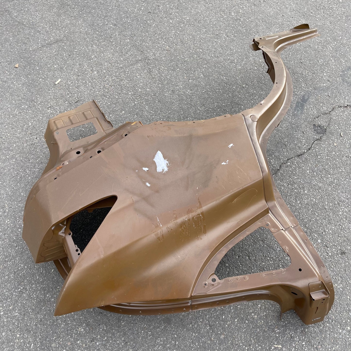 ZA@ Pallet of TESLA Model X Plaid Rear Left Complete Quarter Panel Assembly Brown 1647319-SO-A (AS-IS)