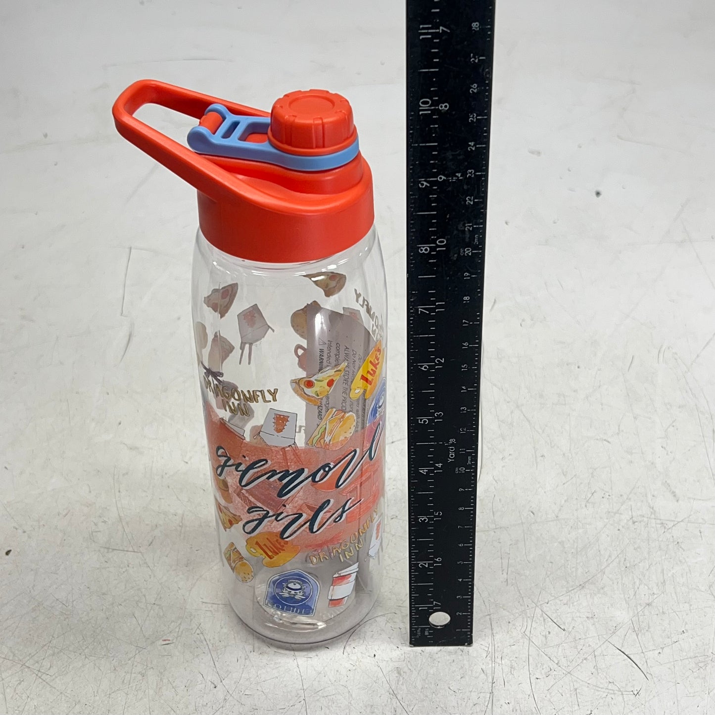 ZA@ SILVER BUFFALO Gilmore Girls Plastic Water Bottle W/ Screw Top Handle Lid 28oz Clear/Multicolor GIL505L3 C