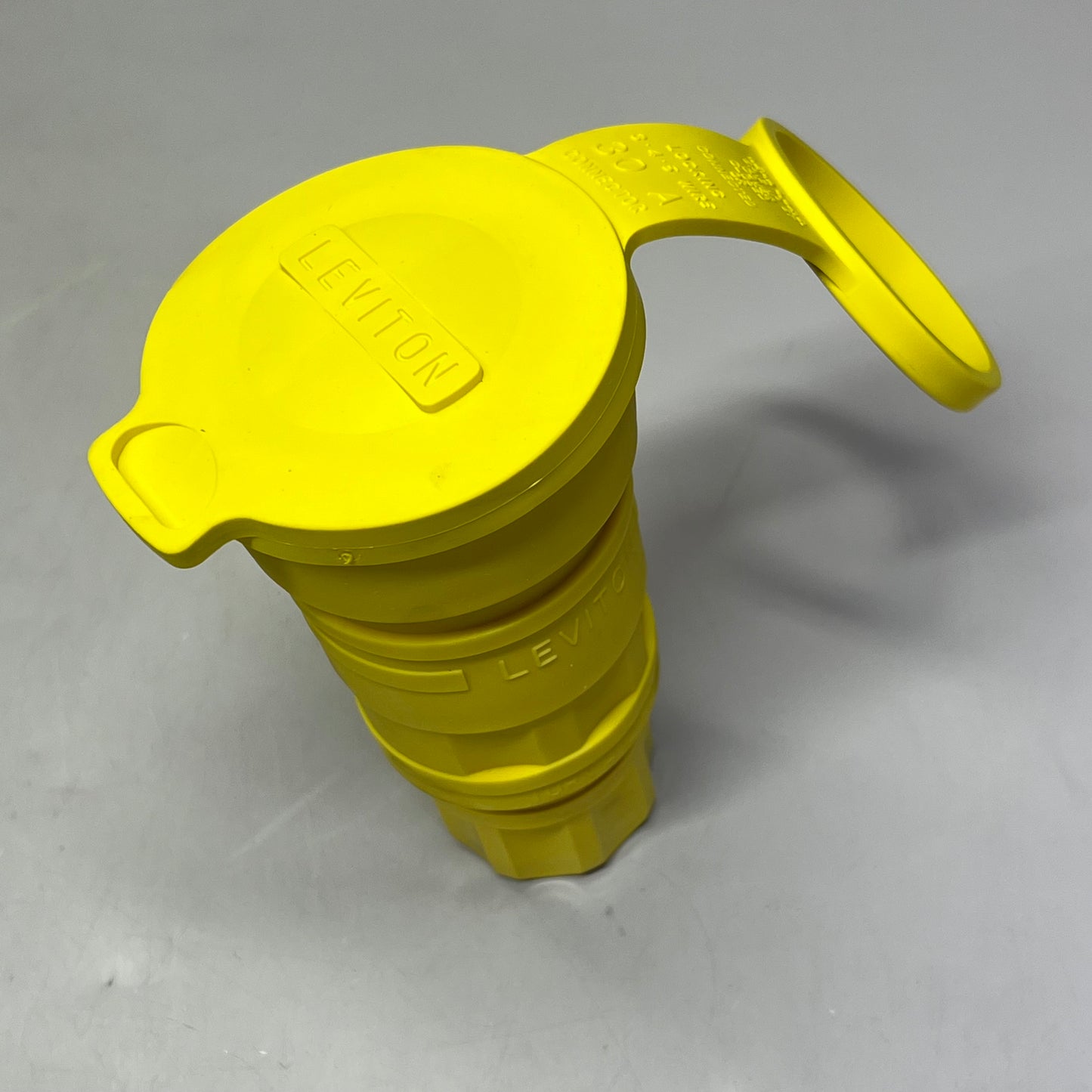 LEVITON Industrial Grade Wet Guard Connector 30 Amp, 250 Volt Yellow 162-29W48