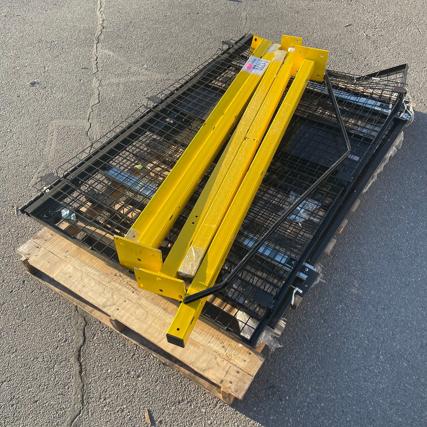 ZA@ Pallet of HUSKY Single Swing Door/velox Machine Guard KITXGSHD & KITXGDPOST (Damaged)