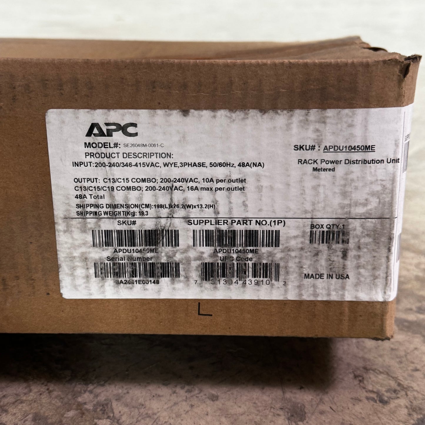 APC Power Distribution Units Input 200-240/346-415VAC  74"L Black SE26048M-0061-C