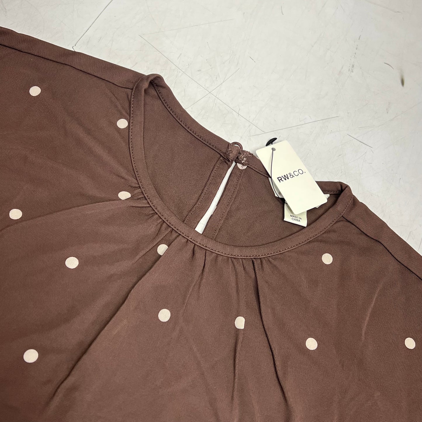 RW & CO Long-sleeve Top Shirred Crew Neckline Women's Sz M Brown/Pearl Ivory