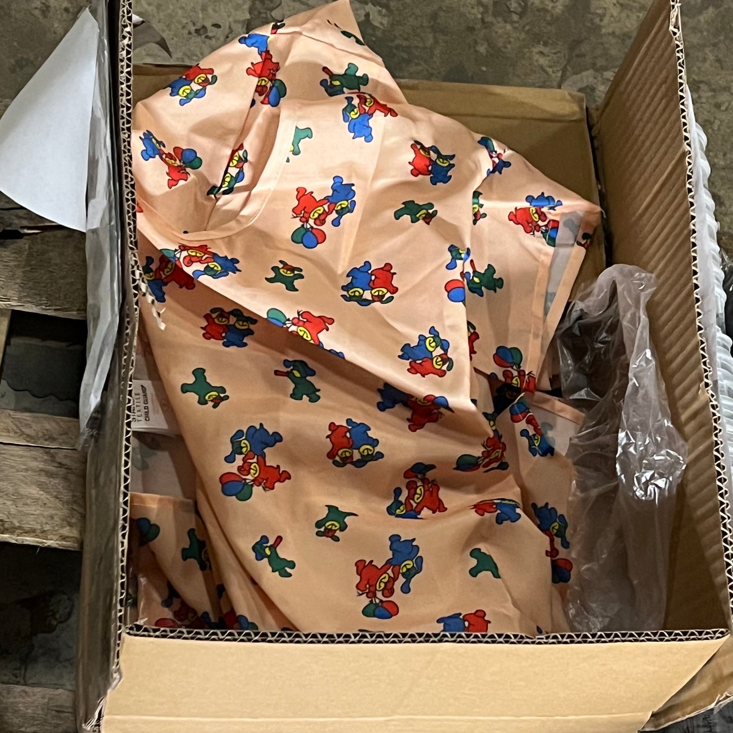 ZA@ Pallet of MIXED CLEANERS, KIDS MEDICAL ROBES, CHOCOLATE MILK, SUGAR, GRAVY MIX & MORE (AS-IS)