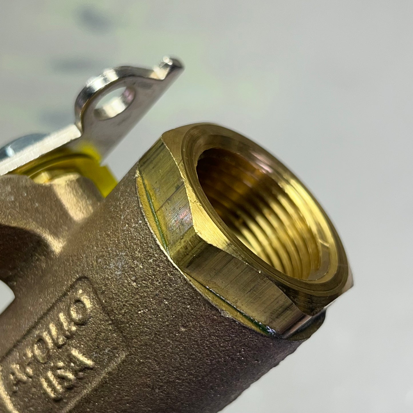 APOLLO Bronze Body 2-Piece Ball Valve W/ Pad Lock 1" 2.2" Top Inlet 75-105-01