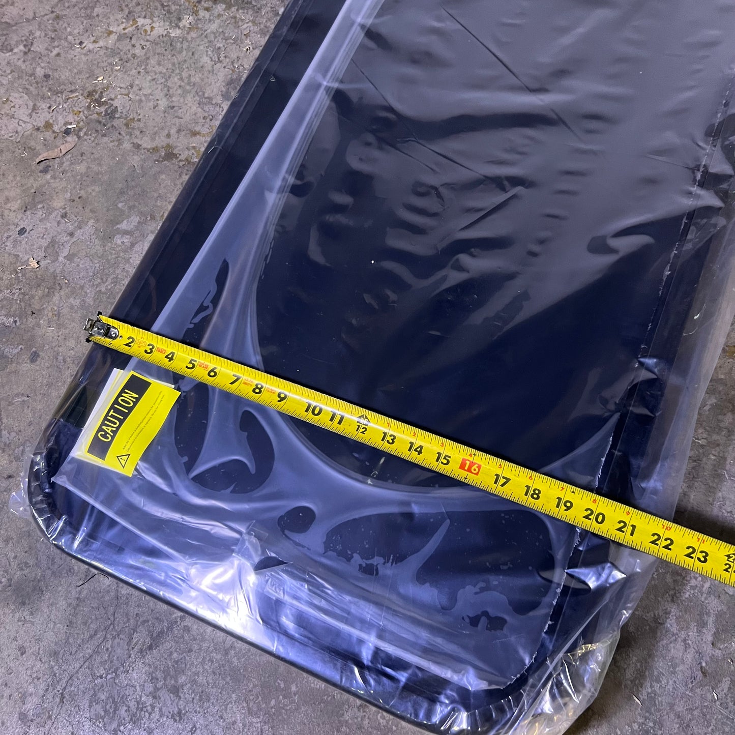 Window Blind Caravan & Black Tinted Flat Sz 21"H x 36"L 04-ACR-900500-R5K-AB