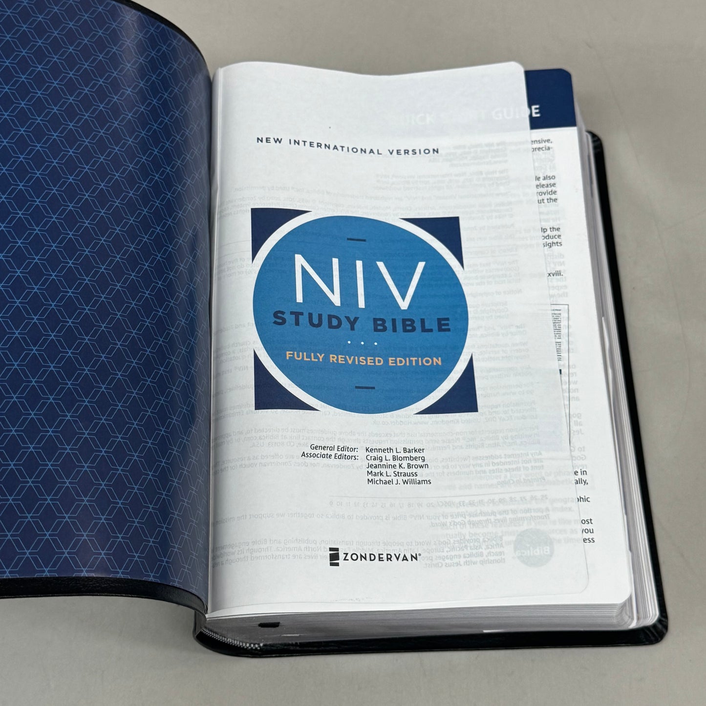 ZONDERVAN Niv Study Bible Comfort Print, Bonded Leather Black, New International