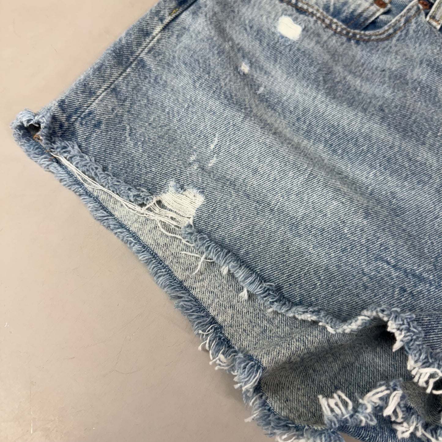 LEVIS 501 Original Fit High Rise Shorts Women's Sz 32 Vague Finish Medium Wash