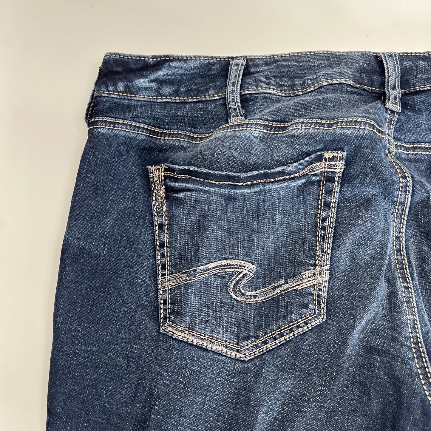 SILVER JEANS CO Suki Curvy Mid Rise Straight Leg Women's Sz 18/33 Indigo W93413EDB359