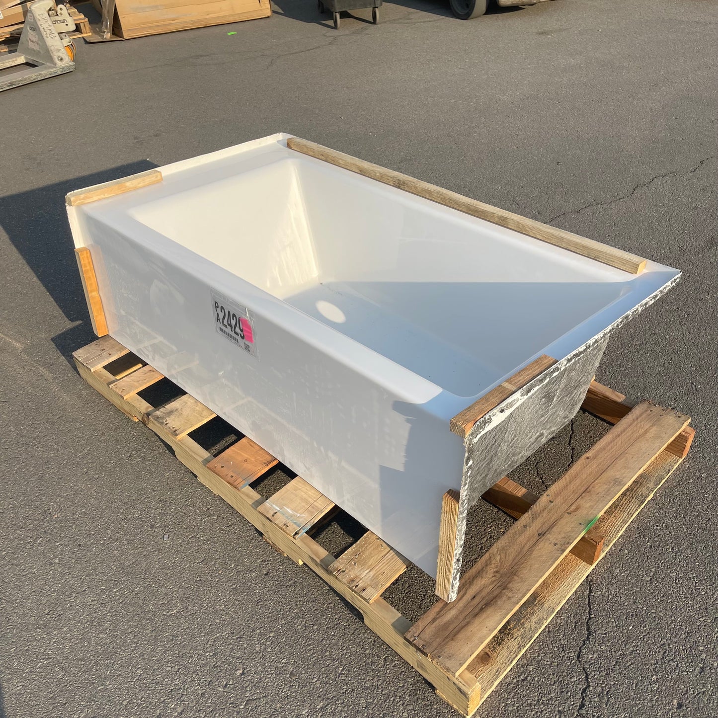 ZA@ Pallet of UNBRANDED Prism Acrylic Alcove Left-hand Bathtub 60” White (AS-IS)