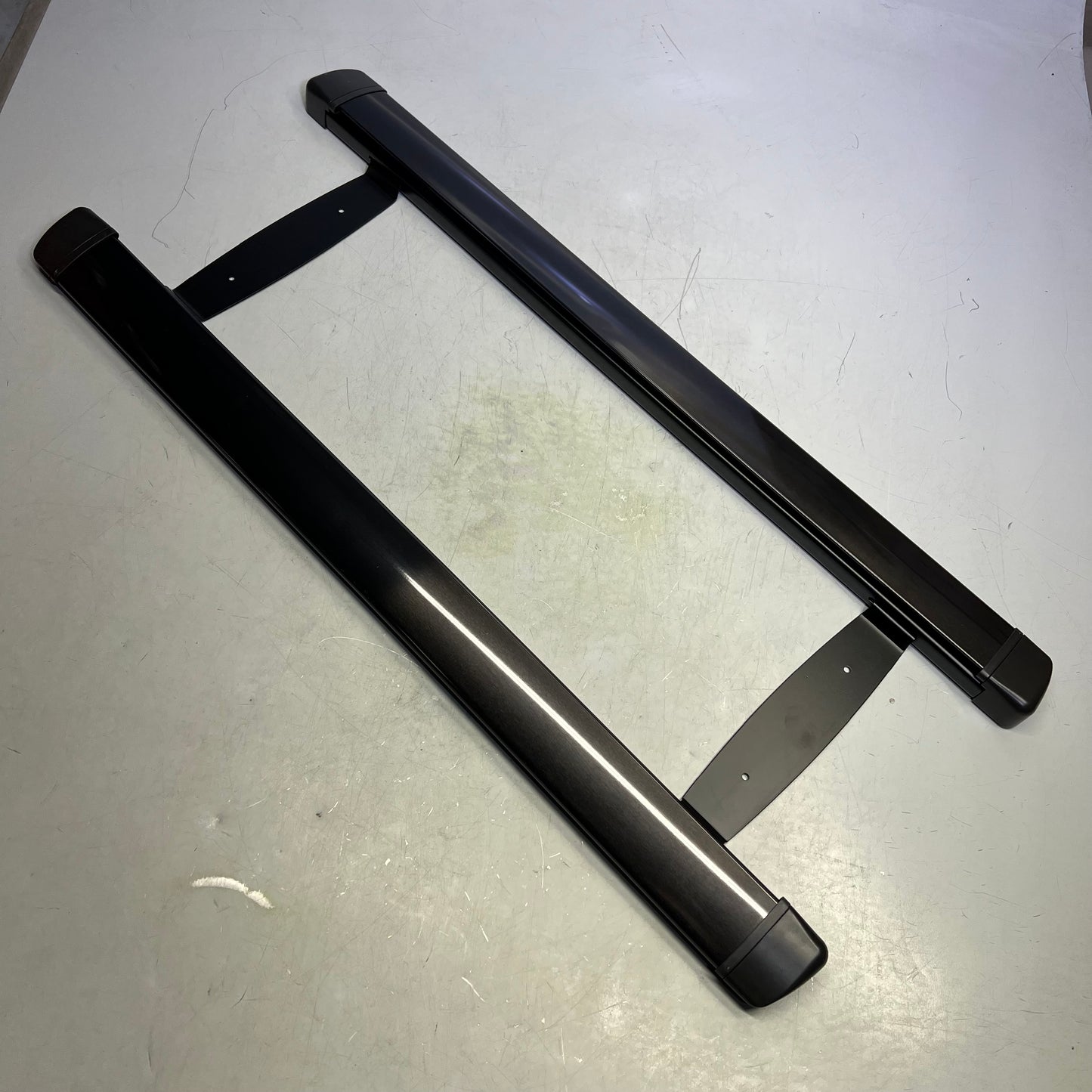 SANUS Heavy Gauge Steel Full Motion TV Mount Low Profile 42"-90" Black VLF728