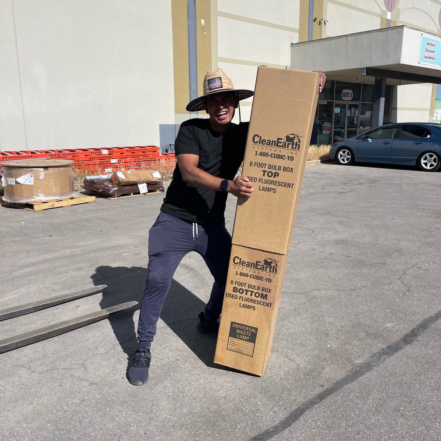 ZA@ Pallet of CLEANEARTH ( Pack) Bulb Cardboard Boxes for Fluorescent Lamps 8 ft (AS-IS)