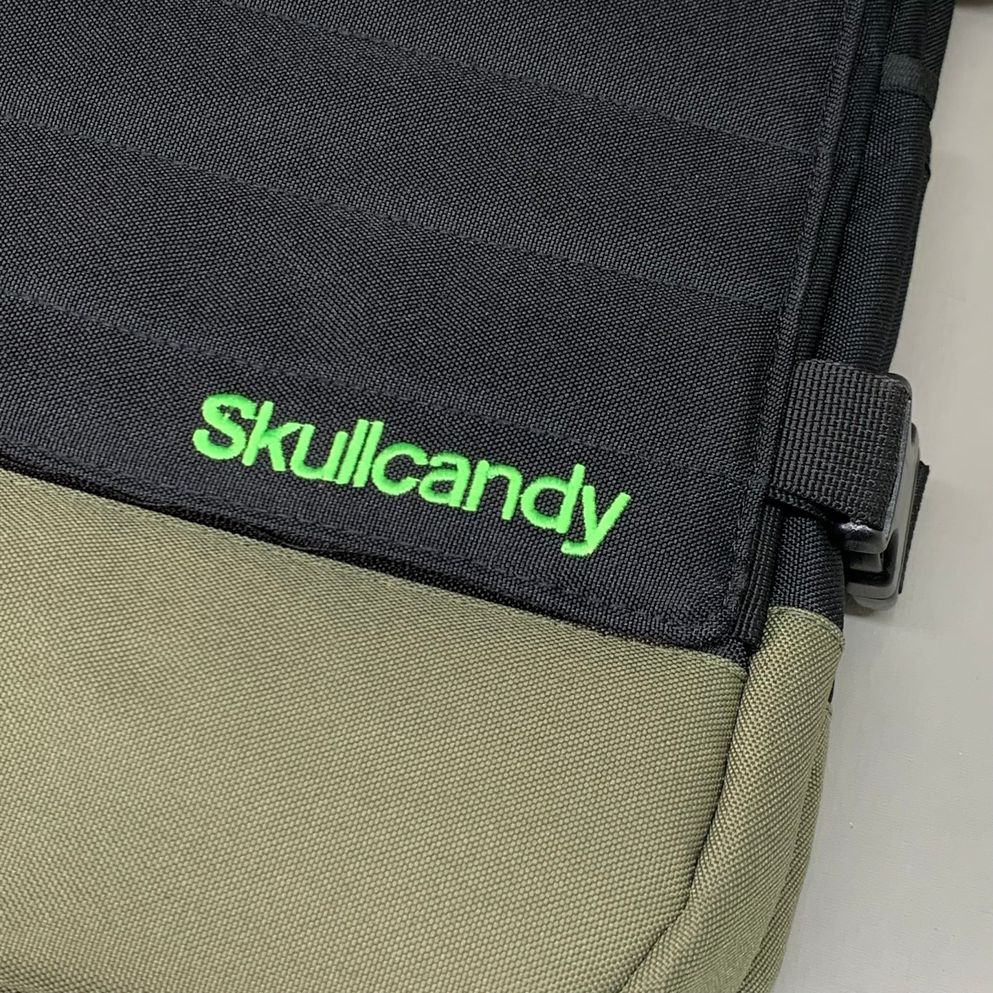 SKULLCANDY Heavy Duty Backpack 18" x 12" Green/Black SKDY1153