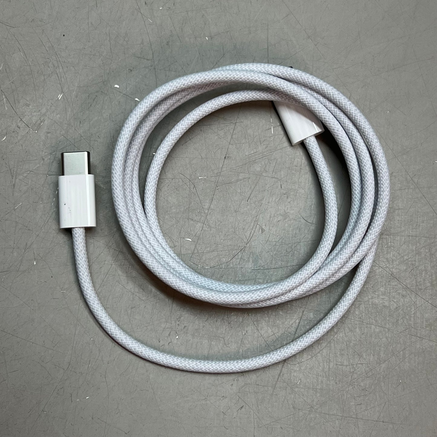 APPLE Two Sided USB-C Woven Charge Cable (1 M) 60 Watt White MQKJ3AM/A (Return)