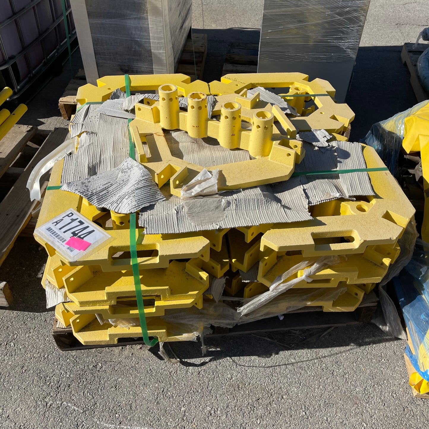 ZA@ Pallet of GARLOCK Yellow Steel Gate & Base (AS-IS)