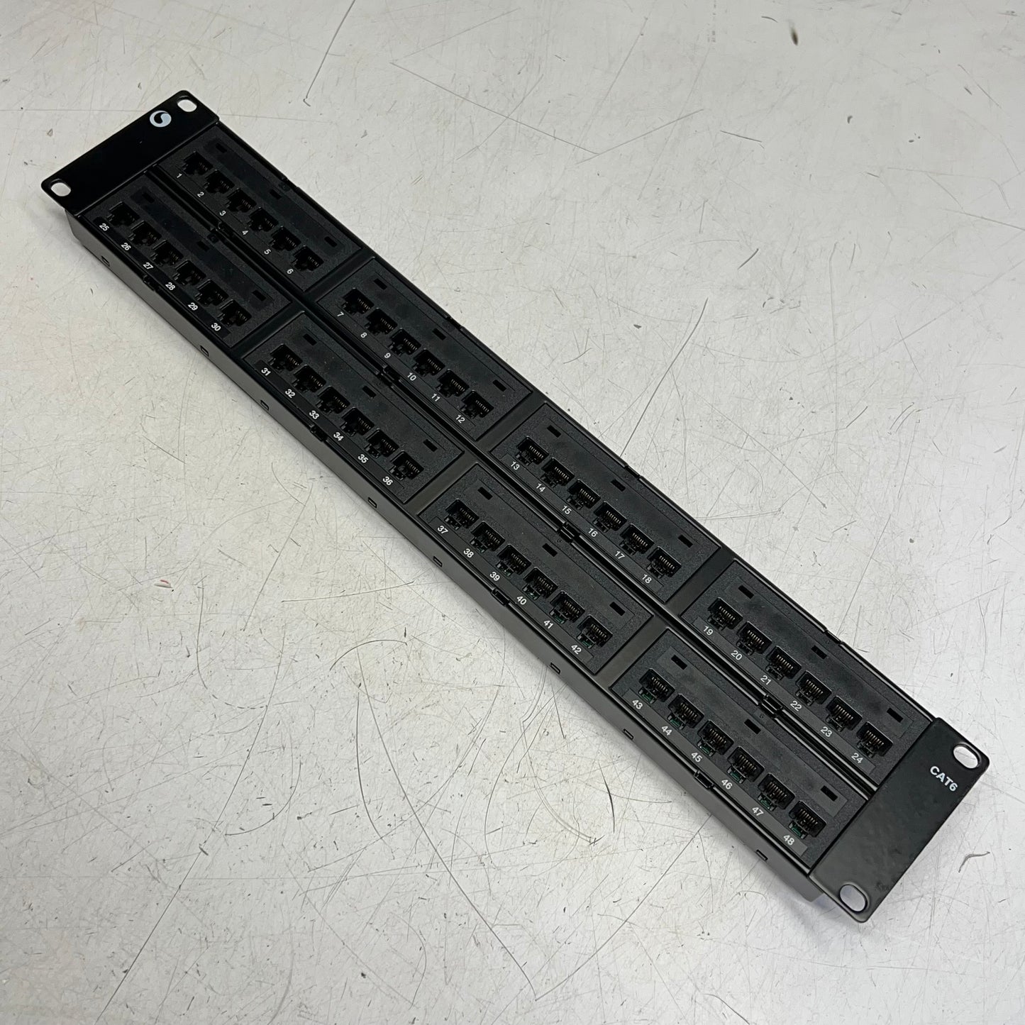 COMMSCOPE Patch Port  Cat 6 48 Port 2U UTP Black UNP-6-DM-2U-48 (Distressed Packaging)