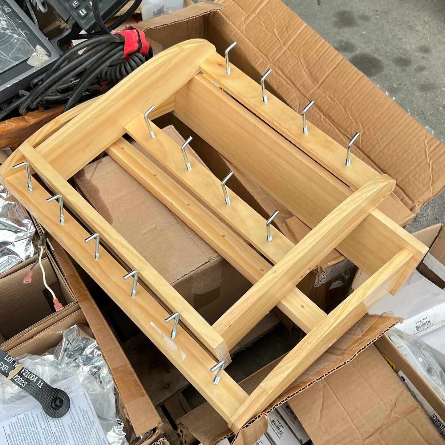 ZA@ Pallet of MIXED Hardware, Display Rack, Birthday Banners, Returns, Makeup Remover & More  (AS-IS)