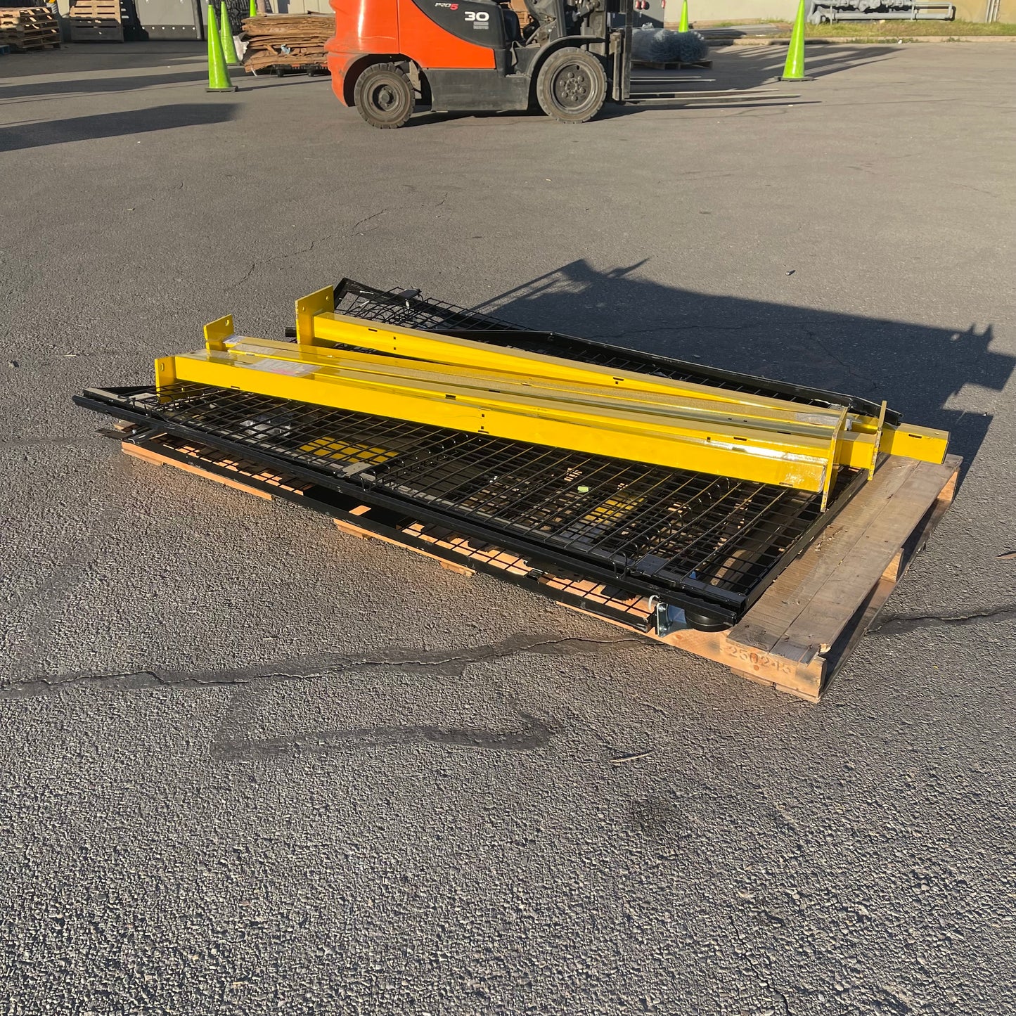 ZA@ Pallet of HUSKY Single Swing Door/velox Machine Guard KITXGSHD & KITXGDPOST (Damaged)