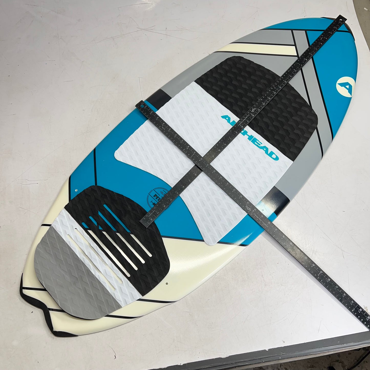 AIRHEAD Pfish Wakesurf Board Full Shape Fishtail Design 49" Blue/White AHWS-F02
