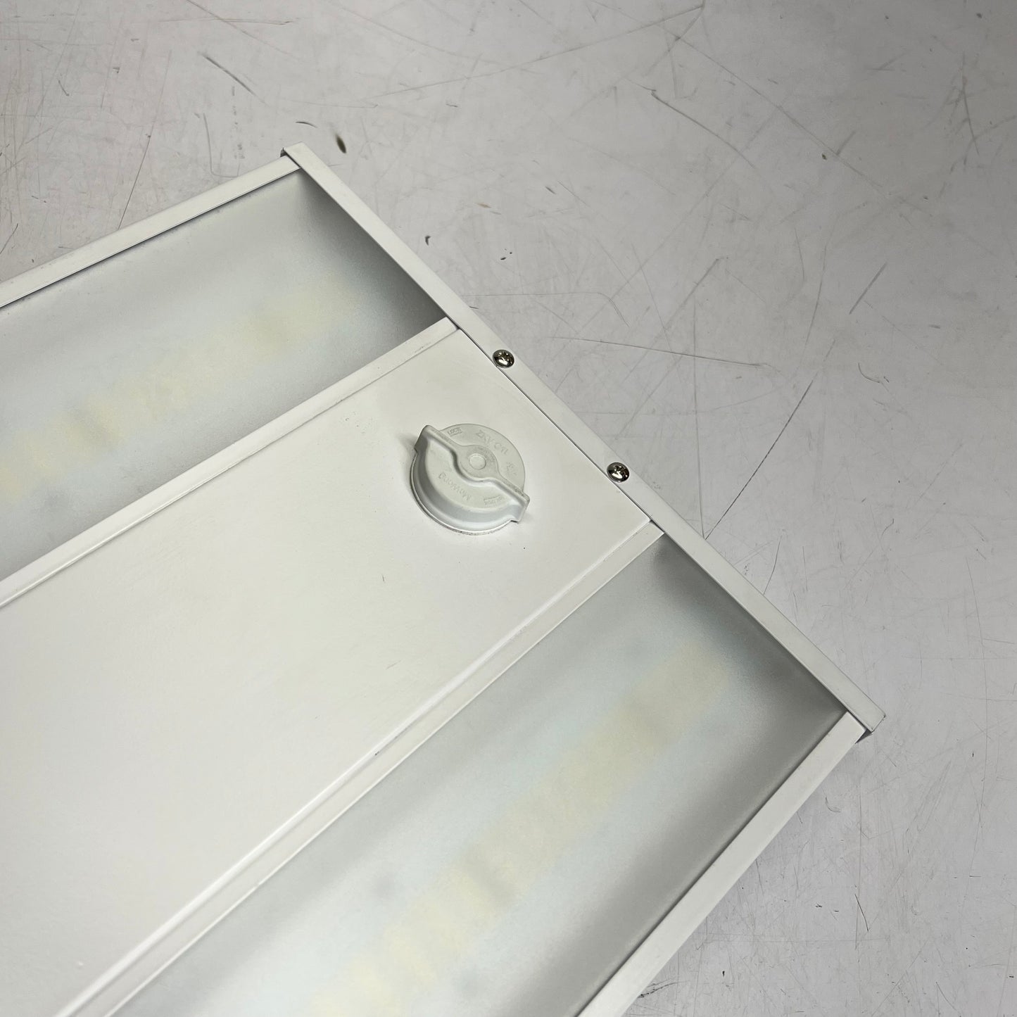 HBL Bay Linear W/ Z10 Control-ready 120-277V White HBL/300S/44FR/8CS-Z10
