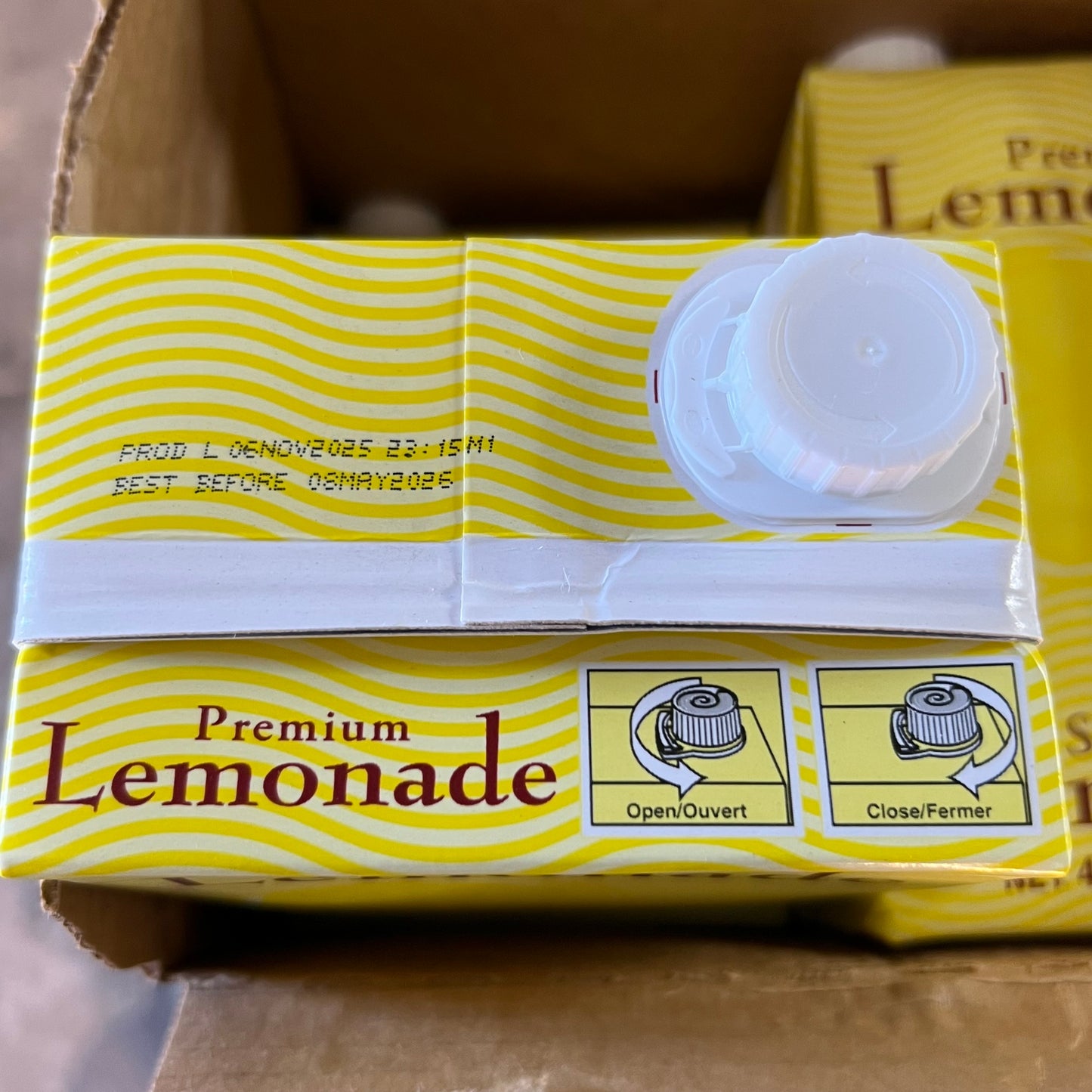 ZA@ STARBUCKS (6 PACK) Premium Lemonade Beverage 48 fl oz per Carton BB 05/26 (AS-IS)