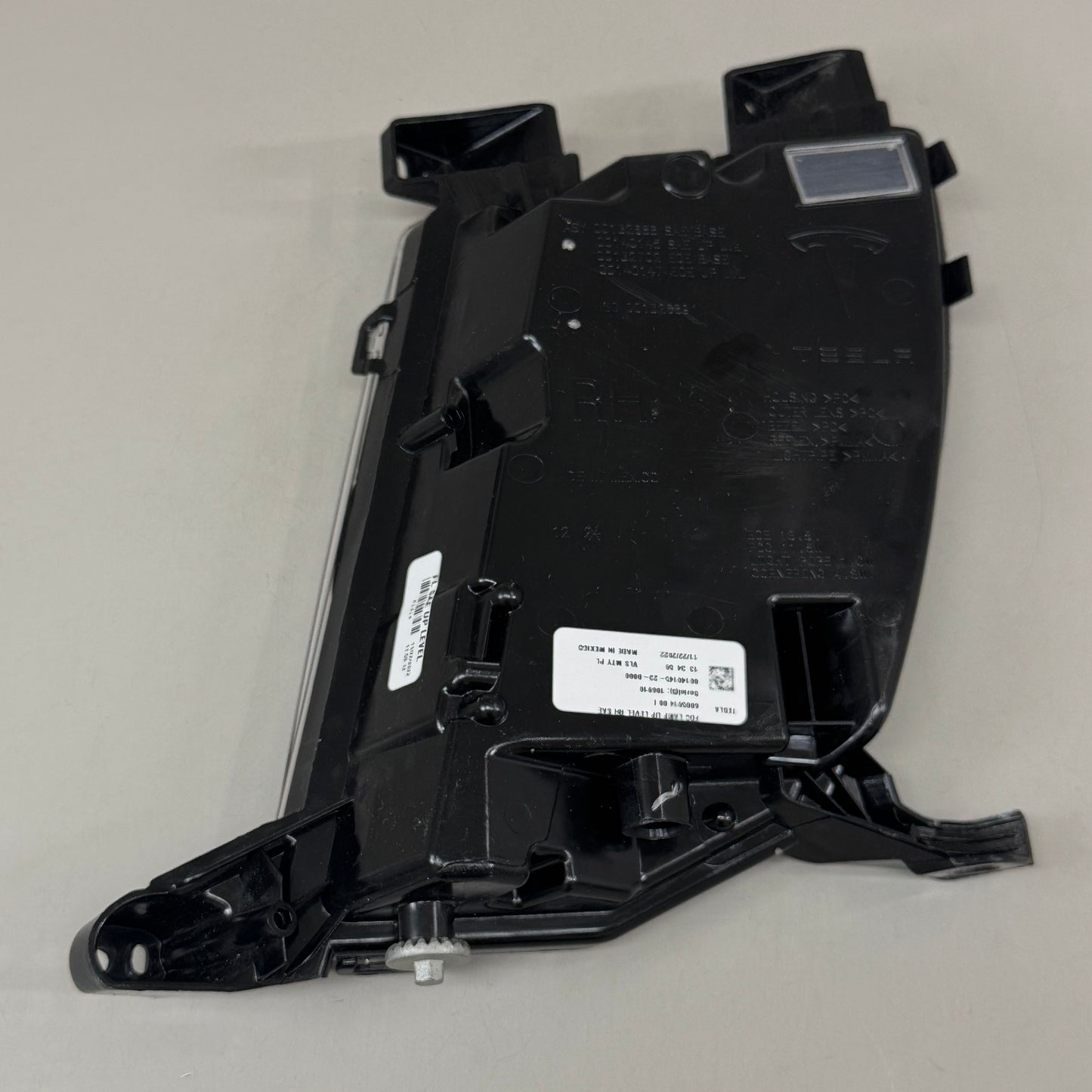 TESLA Front Fog Lamp Assembly Right Hand SAE Up Model S 00140145-23-0000