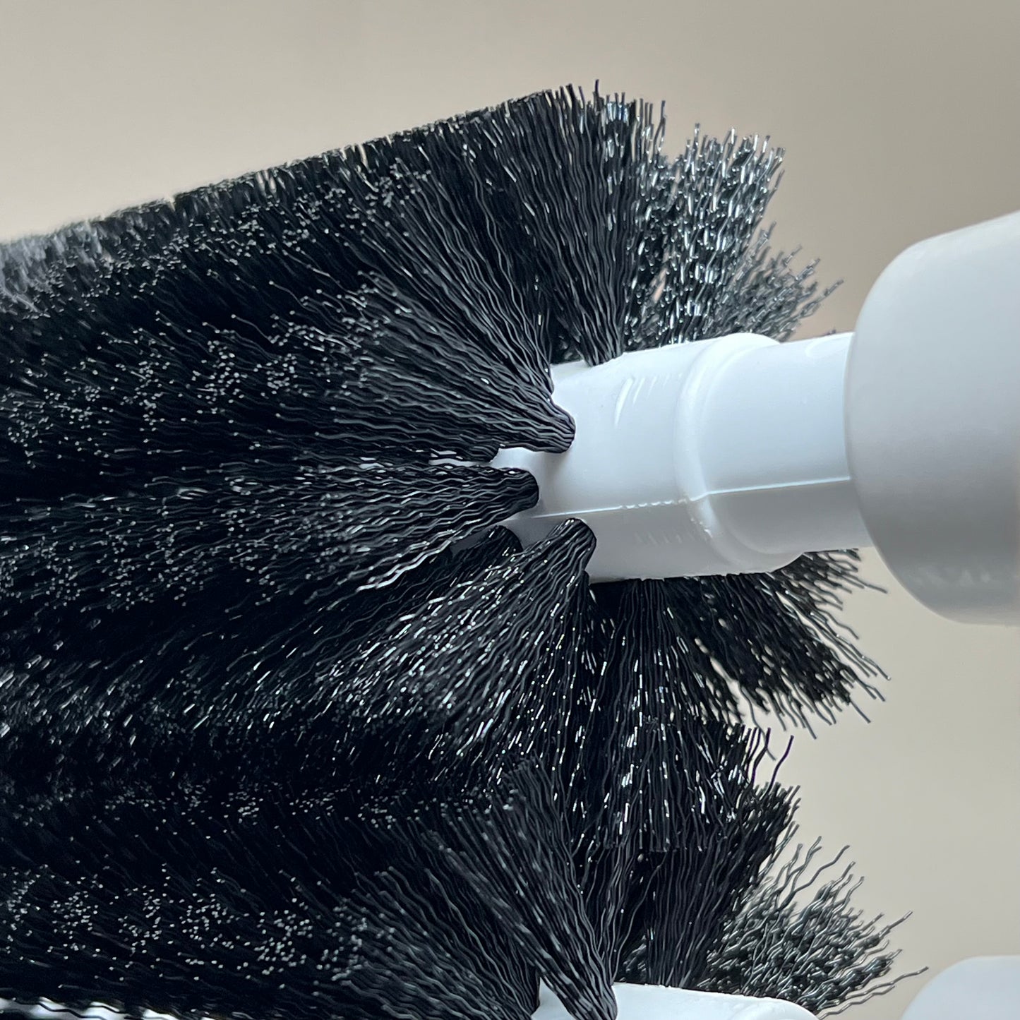 CARLISLE Sparta Heavy Duty Manual Triple Glass Washer 8" Black/White 4046103