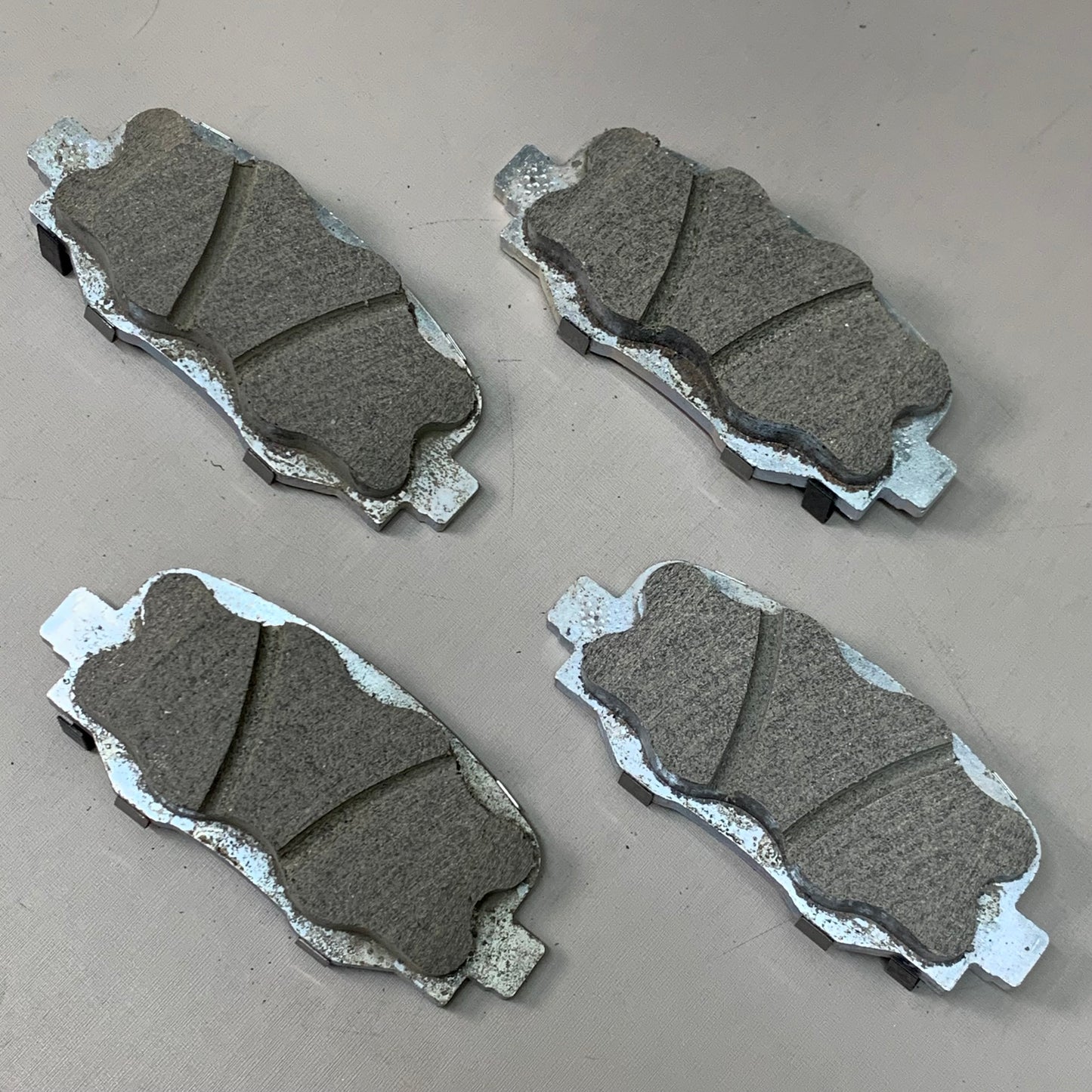 WAGNER OEx Premium Ceramic Disc Brake Pad Set 4 1/2" x 2" Grey OEX1734