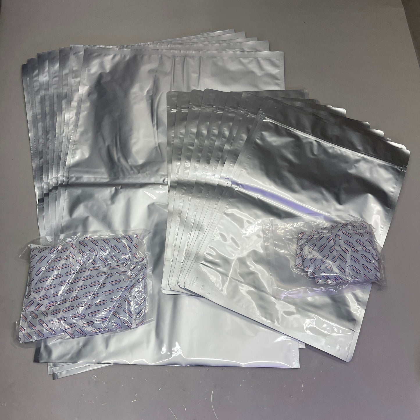 ZA@ 20 PACK! (2 Sizes: 10 of Each) Silver Foil Food Sealing Bags w/ Moisture Packs Sz 20”Wx30”L & 13”Wx18”L B