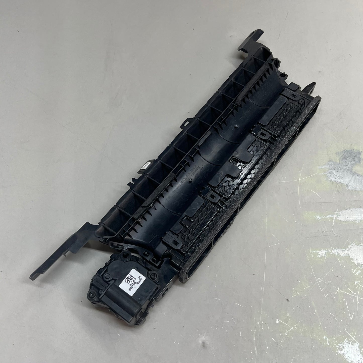 TESLA MODEL 3 19-21 Front Driver Side Dash AC Air Vent Duct Black 2080547X