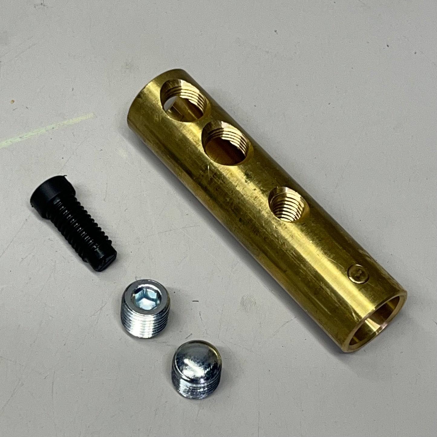 LEVITON Double Set Screw Termination Female #2 -2/0 AWG 16 Series Green 16D31-UG