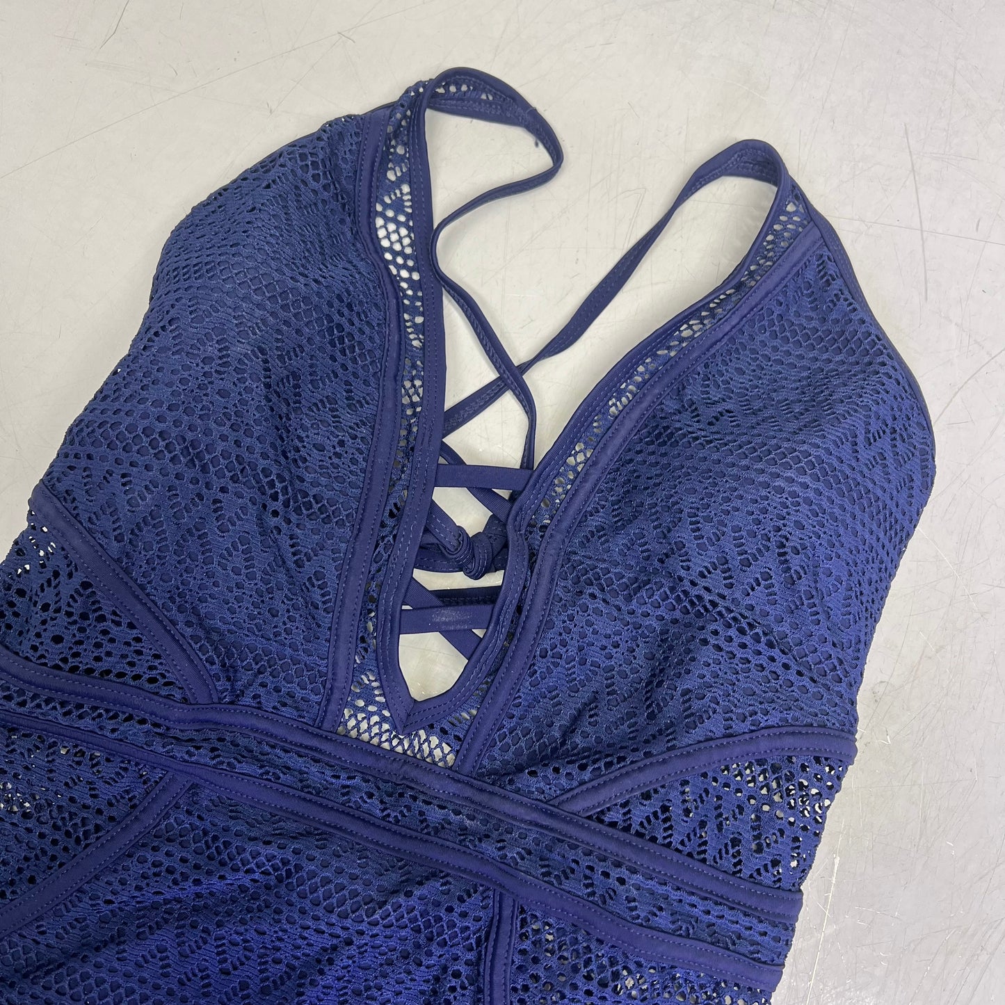 CHARMO Solid Cross Plunge Crochet One Piece Swimsuit Women's Sz M Dark Navy