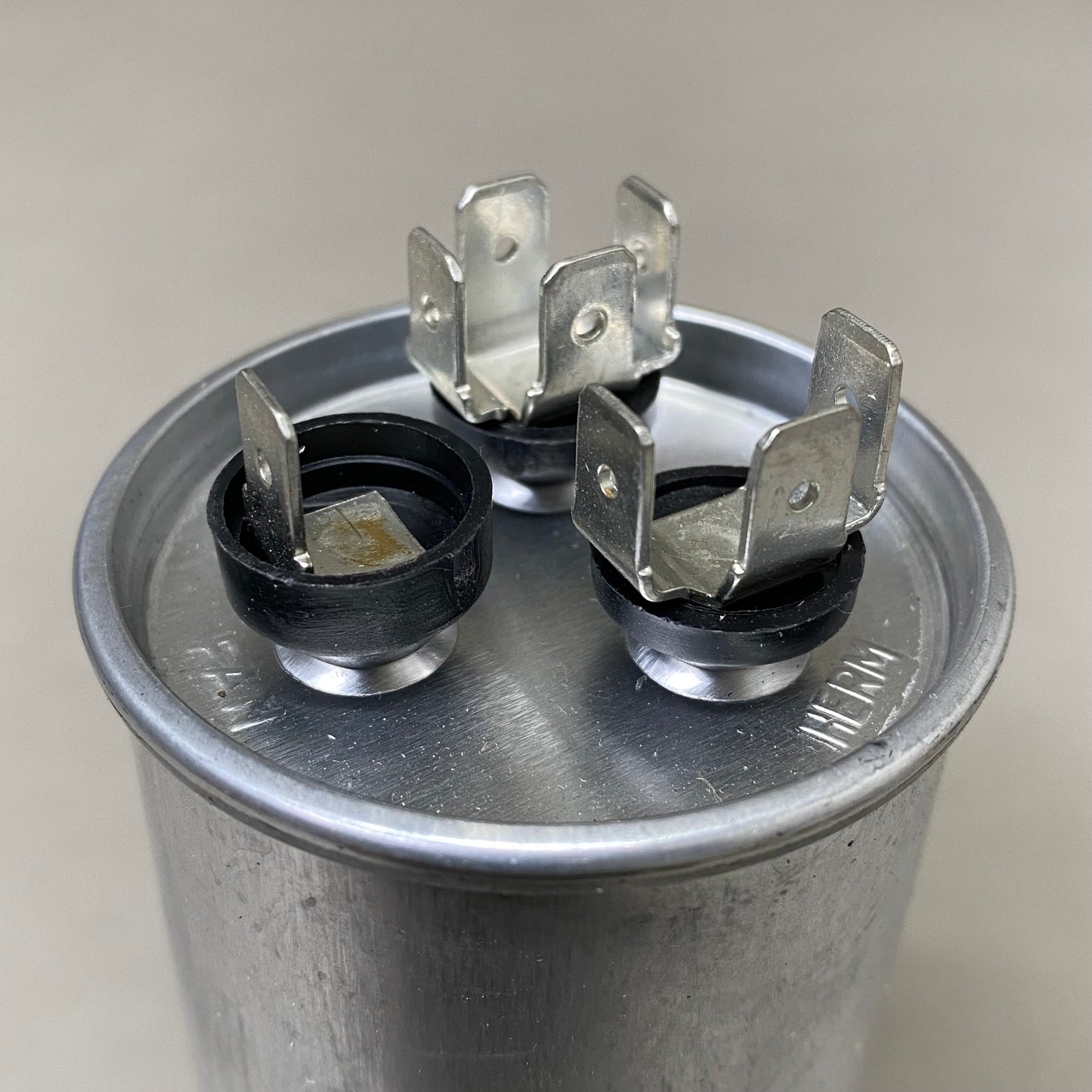 TITAN PRO Motor Run Capacitor 4.8"x2.2" Grey TRCFD355