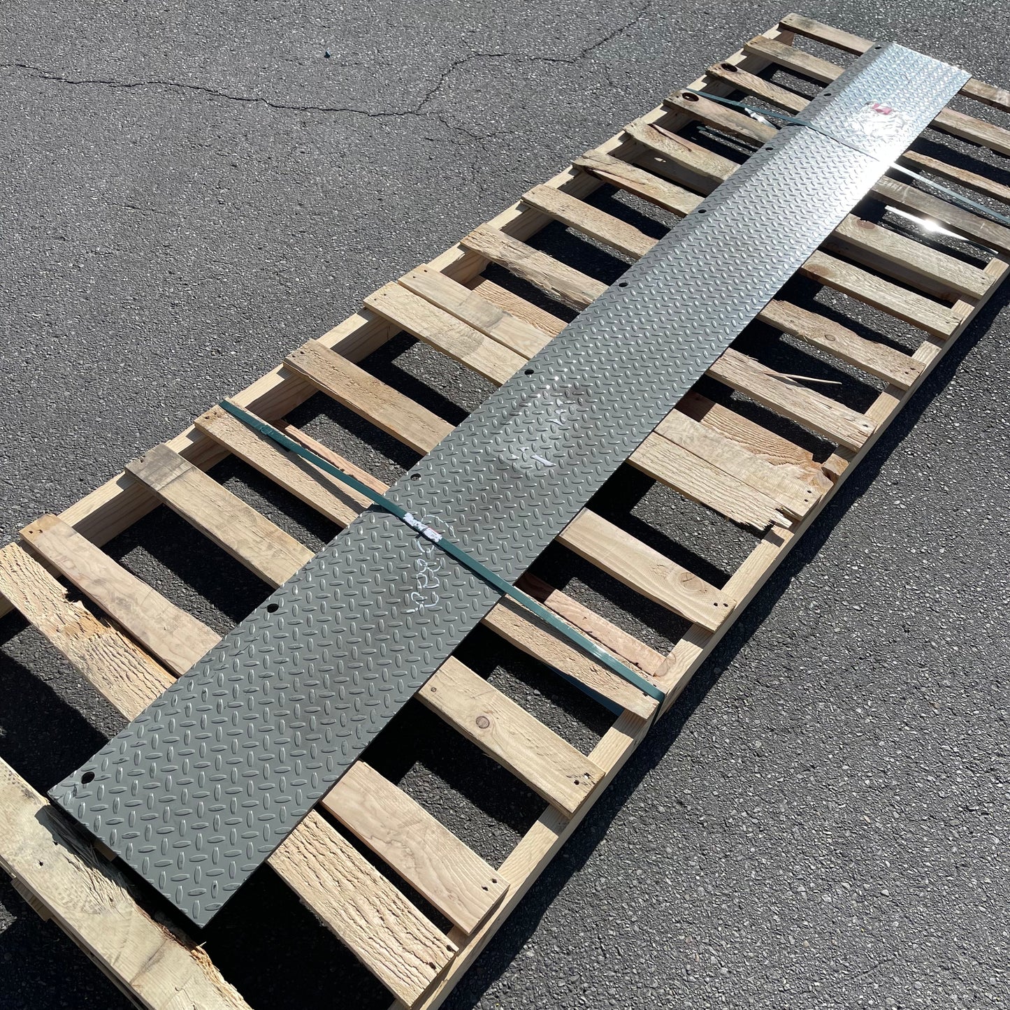 ZA@ Pallet of MIXED Diamond Tread Plate 120”x12” (AS-IS)