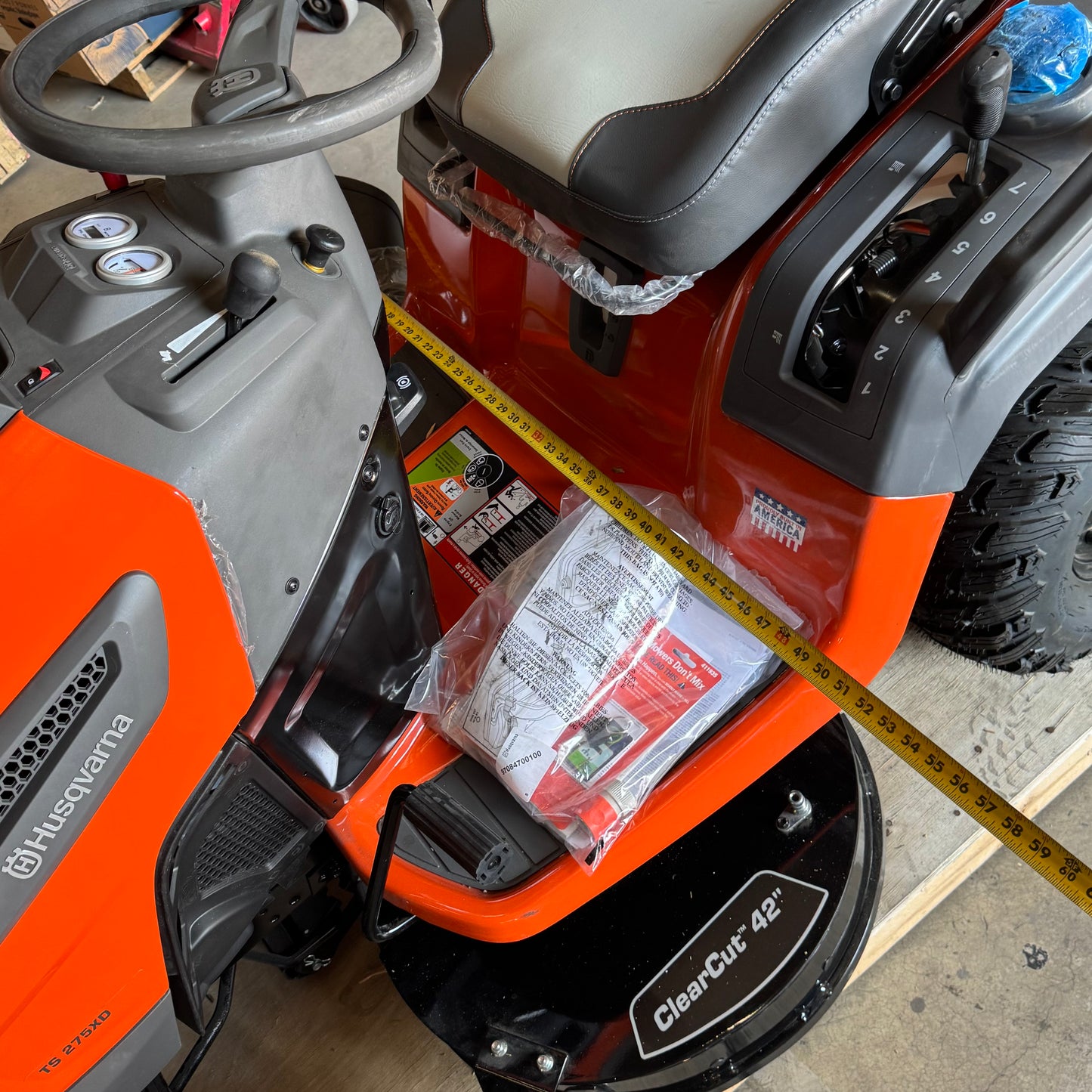 ZA@ HUSQVARNA (42") 23HP Kawasaki Lawn Tractor w/ Locking Differential TS275XD (New Damaged, Riding Lawn Mower with Bent Rear Wheel/Axle – For Repair)