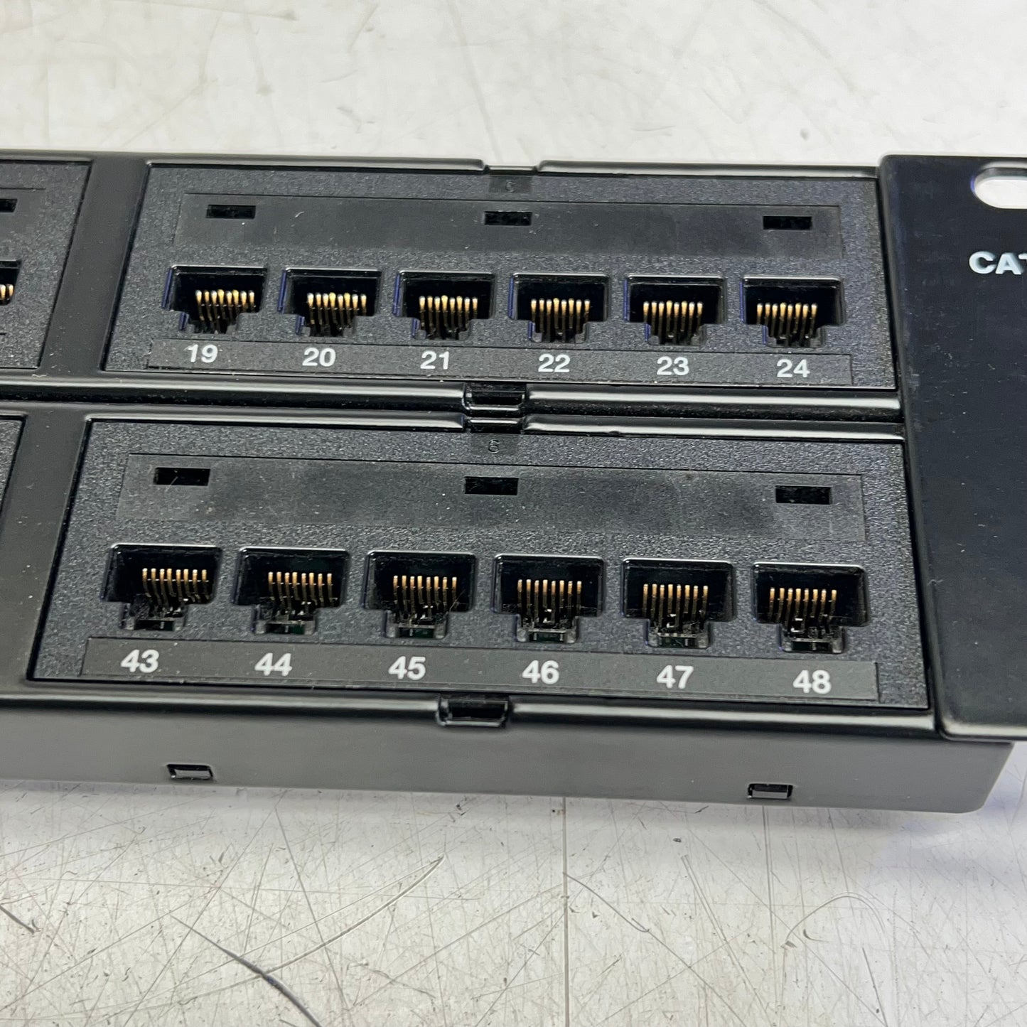 COMMSCOPE Patch Port  Cat 6 48 Port 2U UTP Black UNP-6-DM-2U-48 (Distressed Packaging)