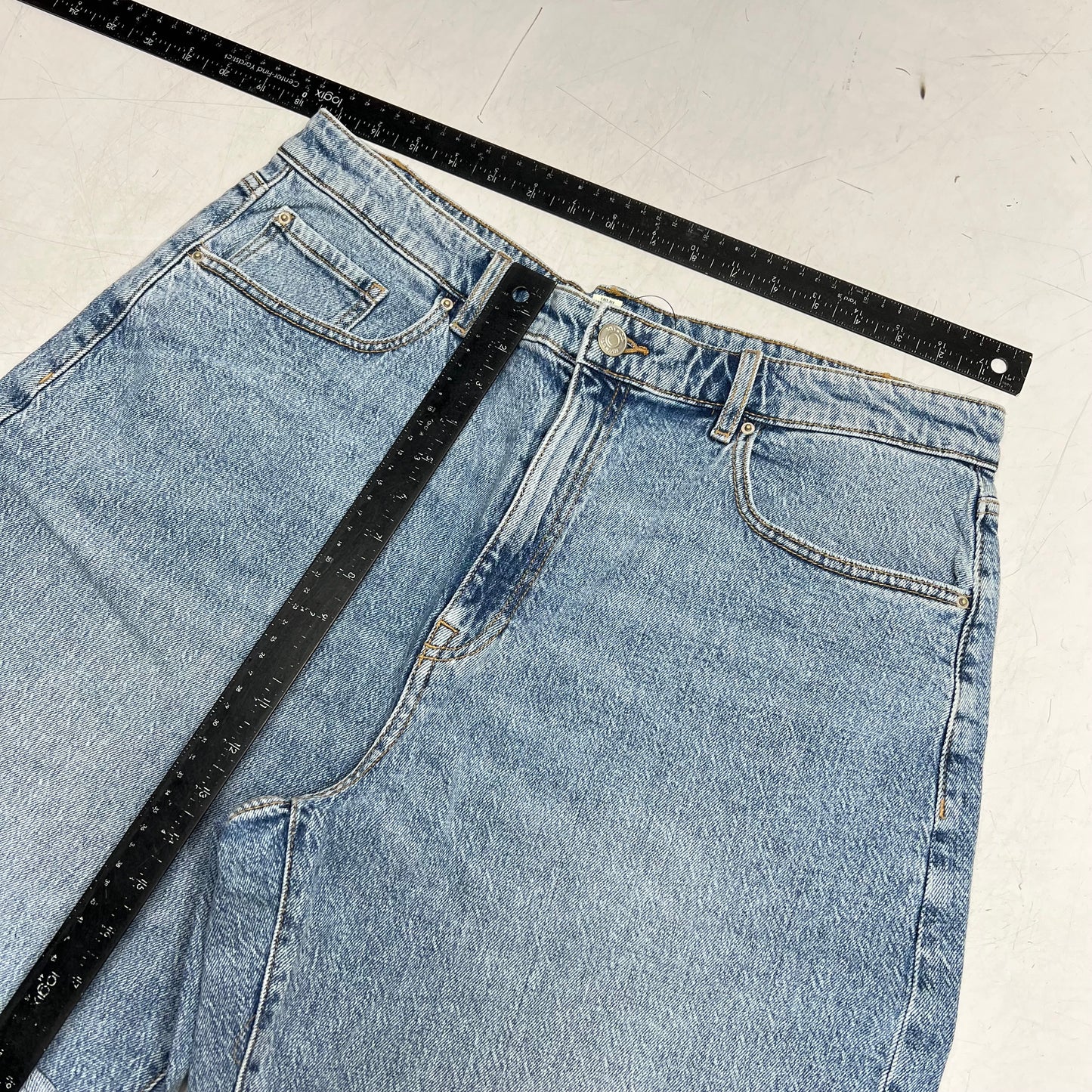RW & CO Slouchy Mid-rise Jeans Cuffed Legs Women's Sz 33 Light Wash 490771