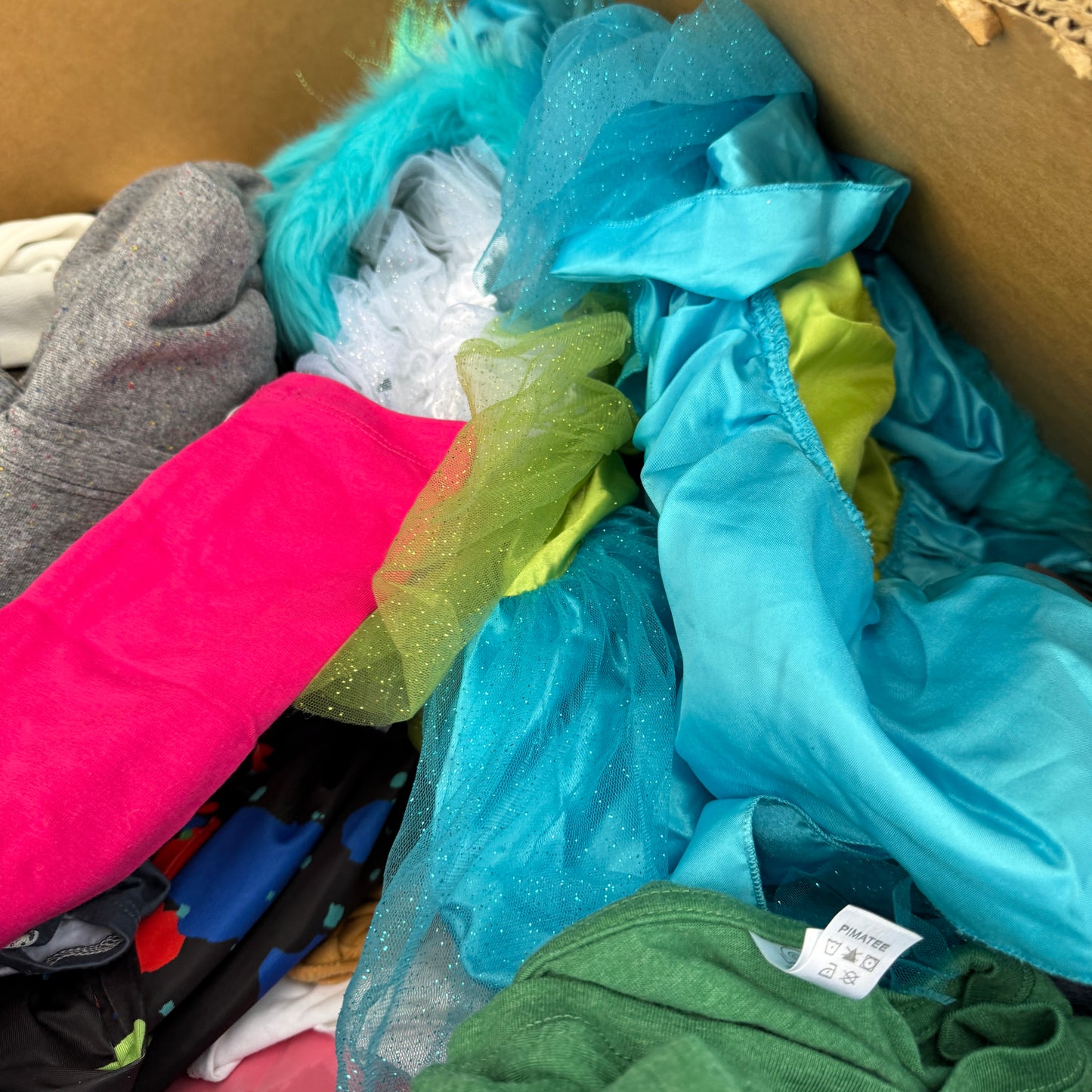 ZA@ Pallet of MIXED Men’s & Women’s Clothing & Kid’s Costumes