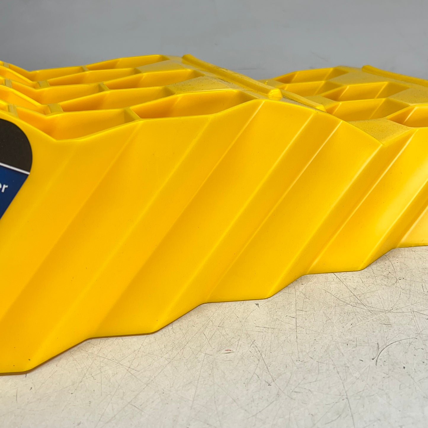 ZA@ CAMCO Super Tri-leveler Durable Resin 3 Level Heights 10,000 Lb Capacity 21028