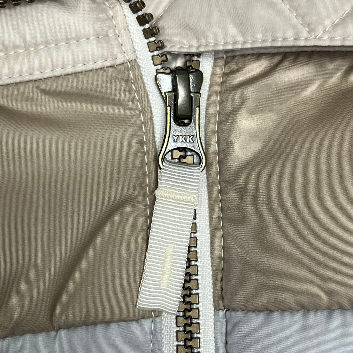 L.L. BEAN Mountain Classic Puffer Vest Women's Sz L Reg Shore/Paperwhite 513527