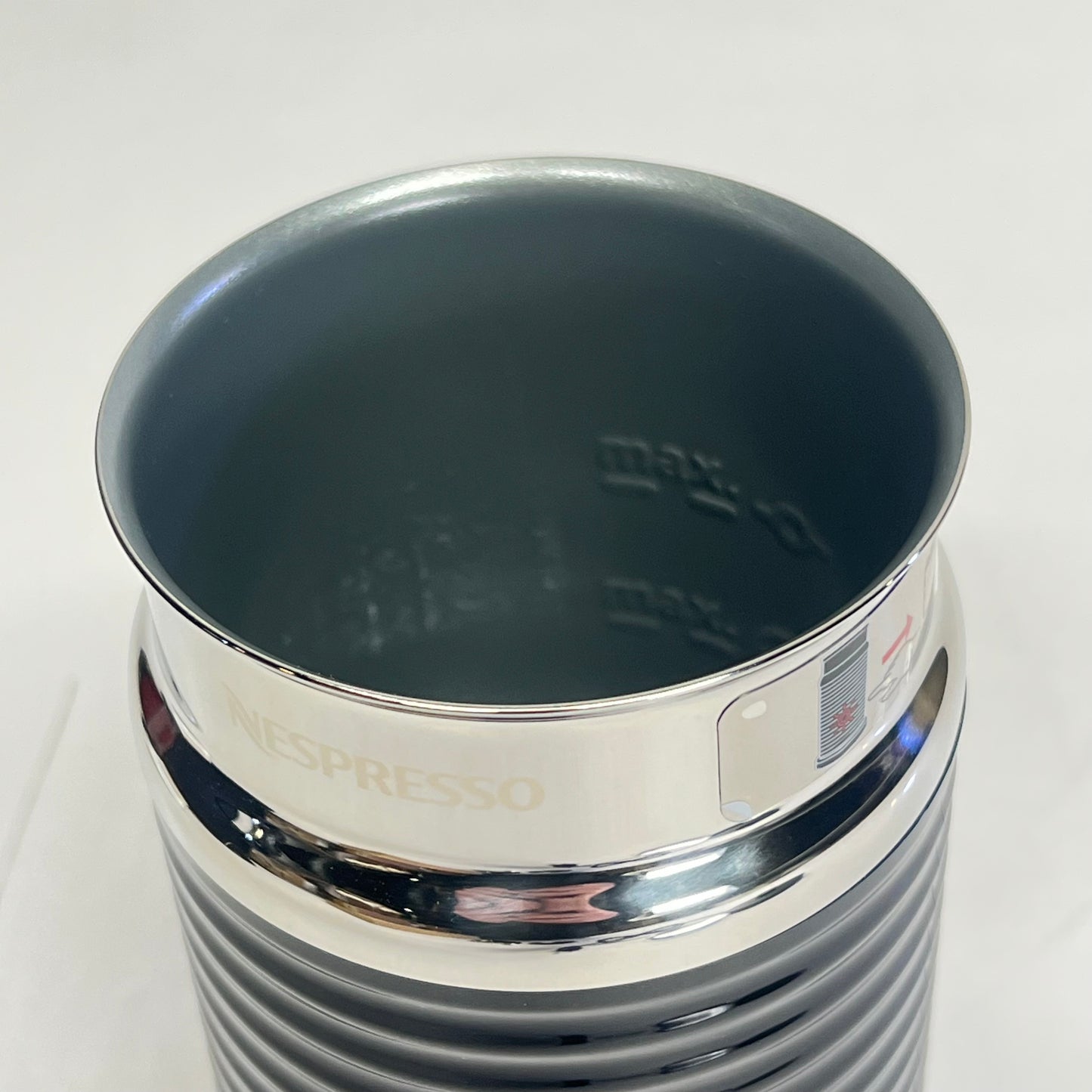 DELONGHI Nespresso Vertuo Next W/ Aeroccino 120V Black/Chrome ENV120CAE