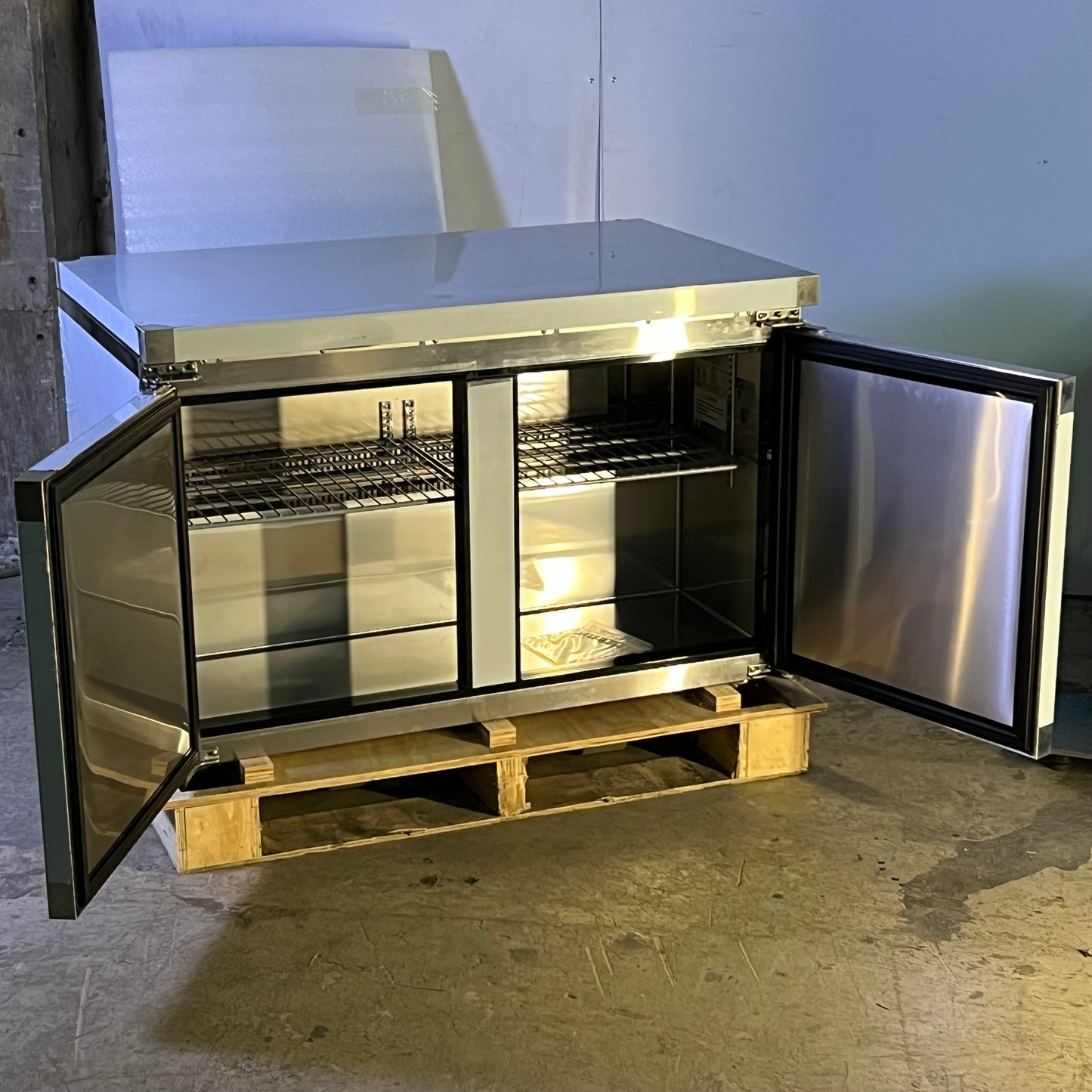 AVANTCO Undercounter Refrigerator Sz 48"W x 29.5"D x 35.25"H 178AU48R (New Other, Minor Damage (See Image)