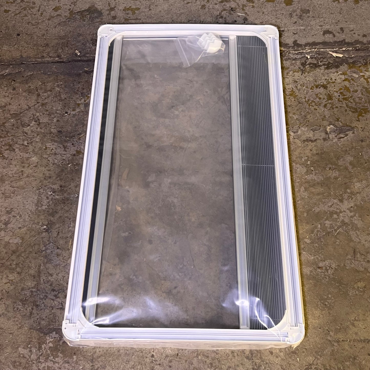 Window Blind Caravan & Black Tinted Flat Sz 21"H x 36"L 04-ACR-900500-R5K-AB