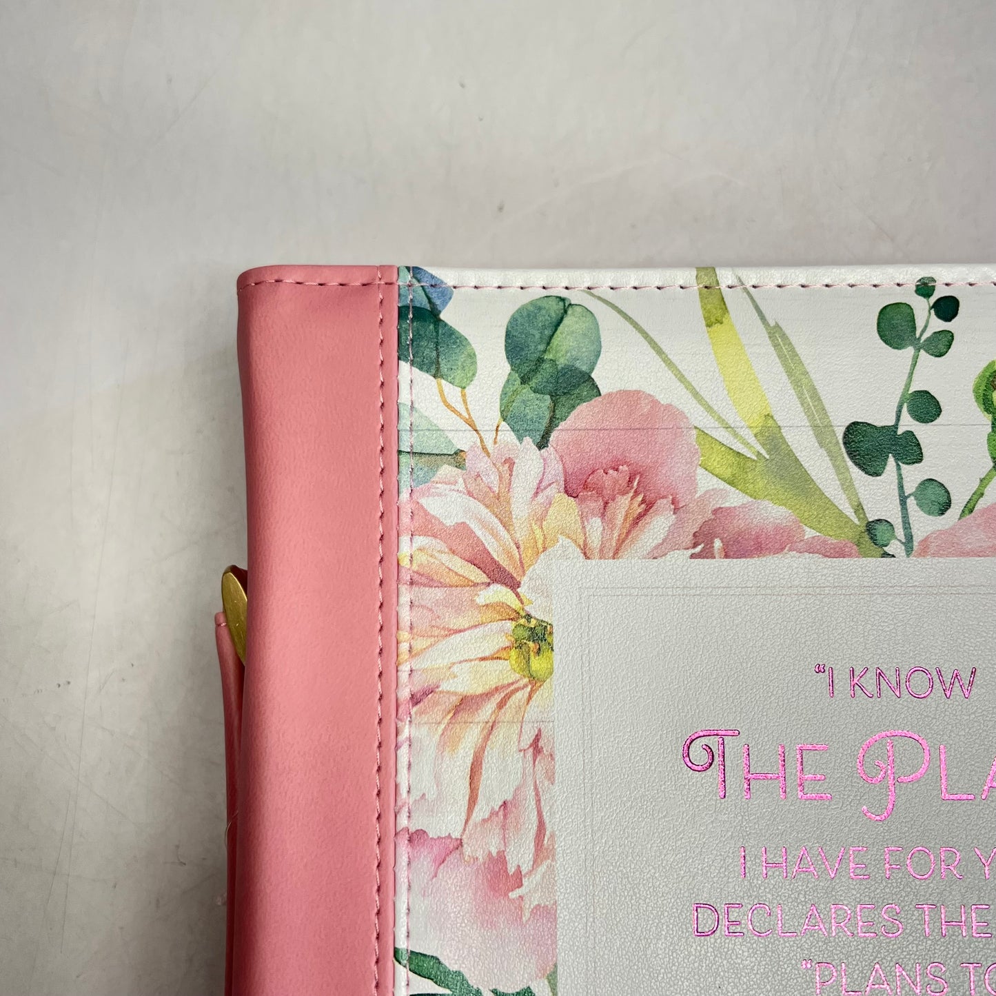 CHRISTIAN ART GIFTS 29:11 Plans Bouquet Faux Leather Bible Cover 7"x10" Pink